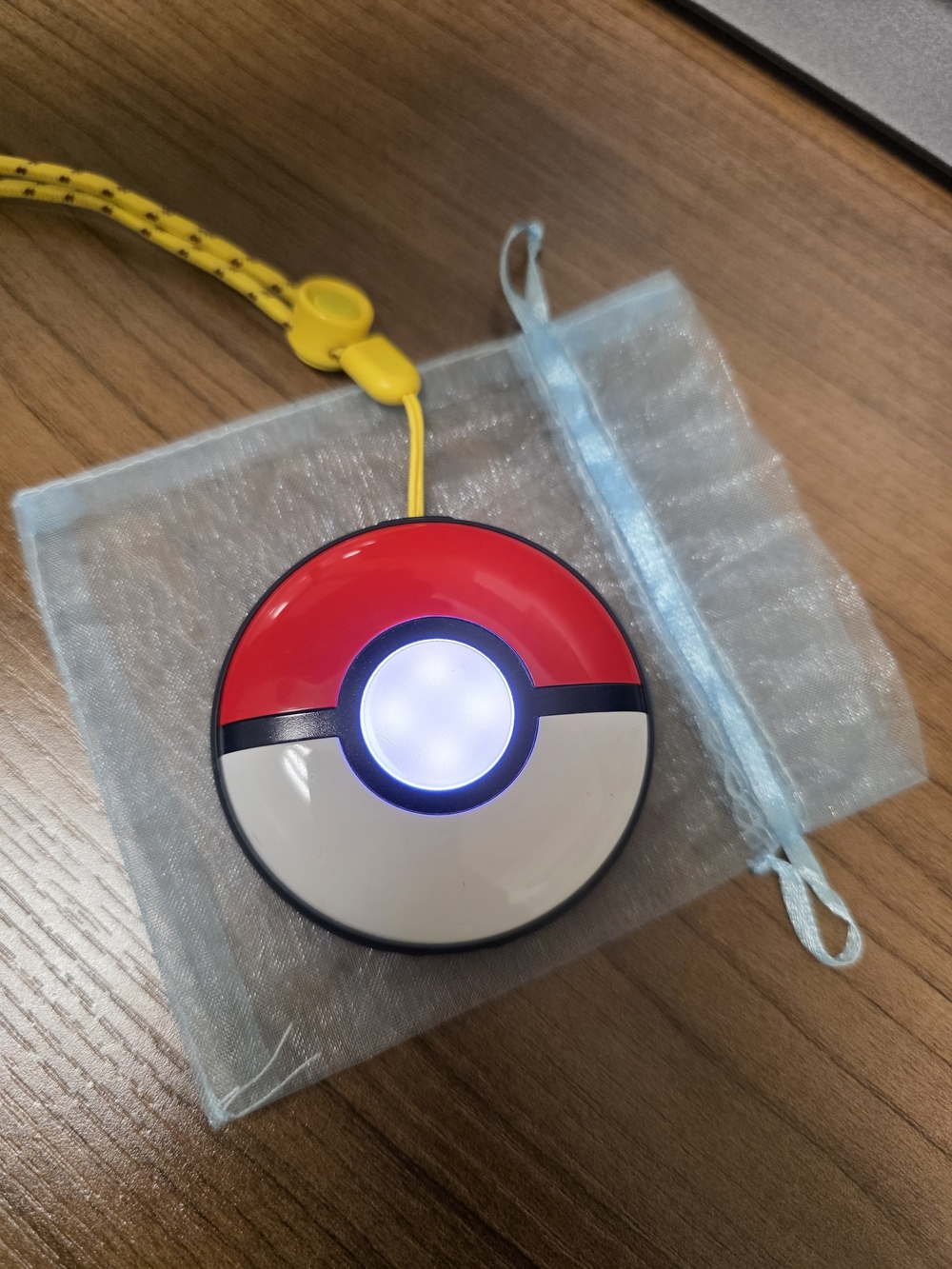POKÉMON GO Plus+ Accessory - White and Red Auto Catcher - Picture 4 of 4